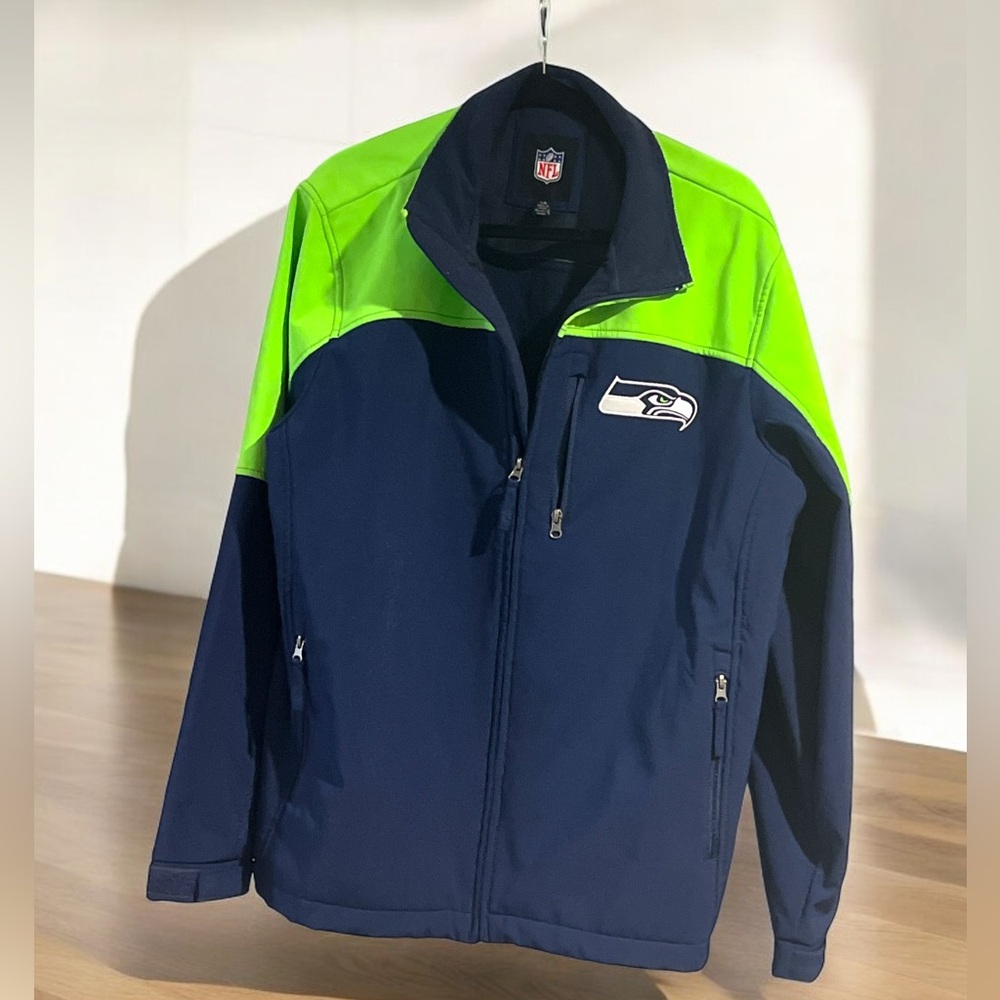 Seattle Seahawks NFL Men’s Jacket with Sherpa Lining Size Large.